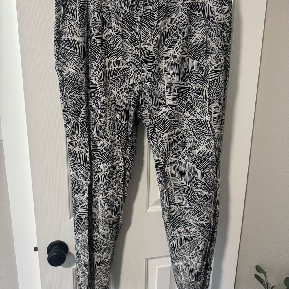 Old Navy Monochrome Leaf Pattern Linen Pants